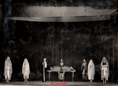Arjantin 1930'lu y�llar, Zati Sungur, on y�ldan beri &uuml;zerinde &ccedil;al���p m&uuml;kemmel hale getirmi� oldu�u, kendi bulu�u "�nce Model K�z Kesme" yi sunuyor.